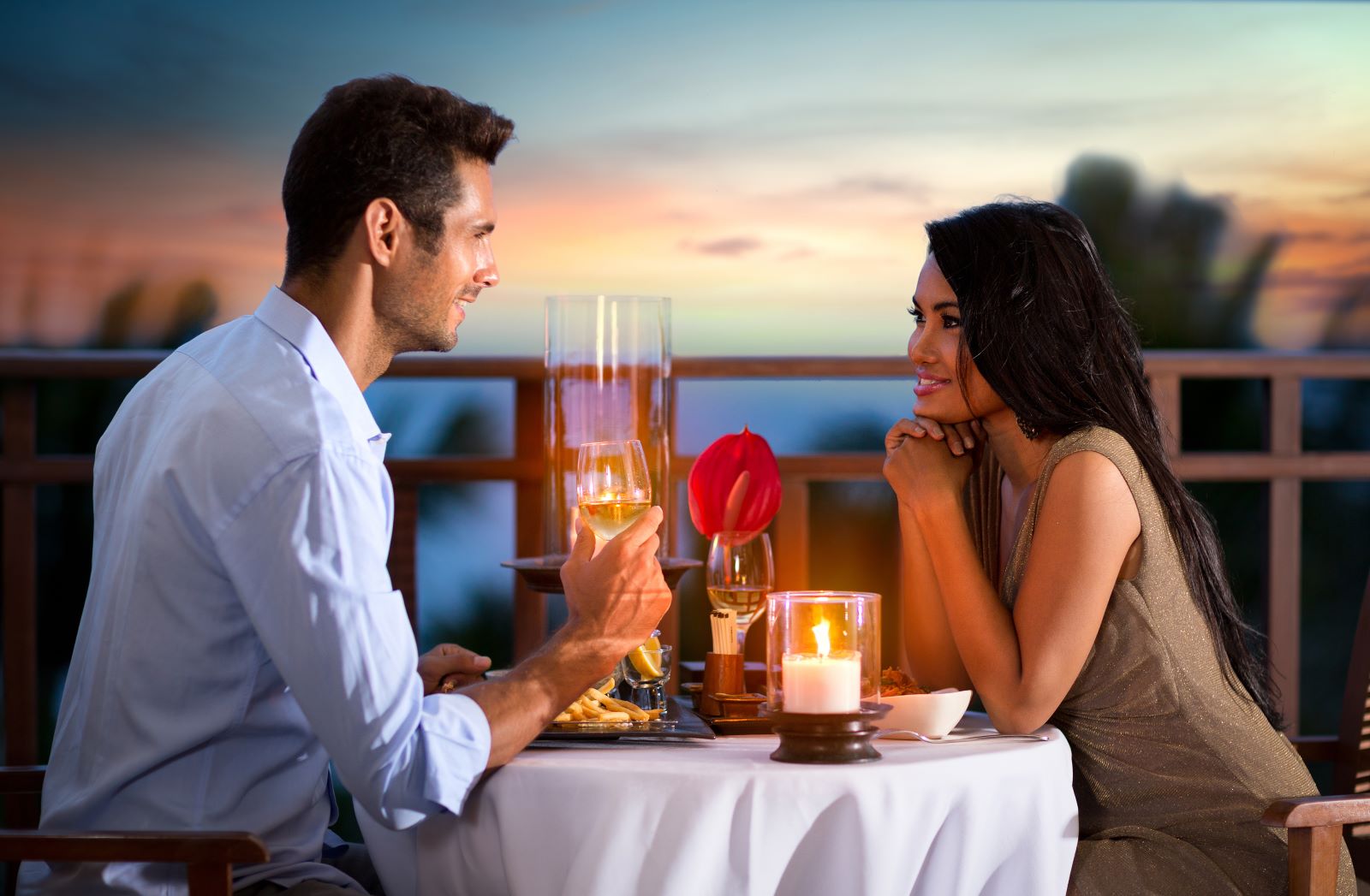 couple-on-a-romantic-dinner